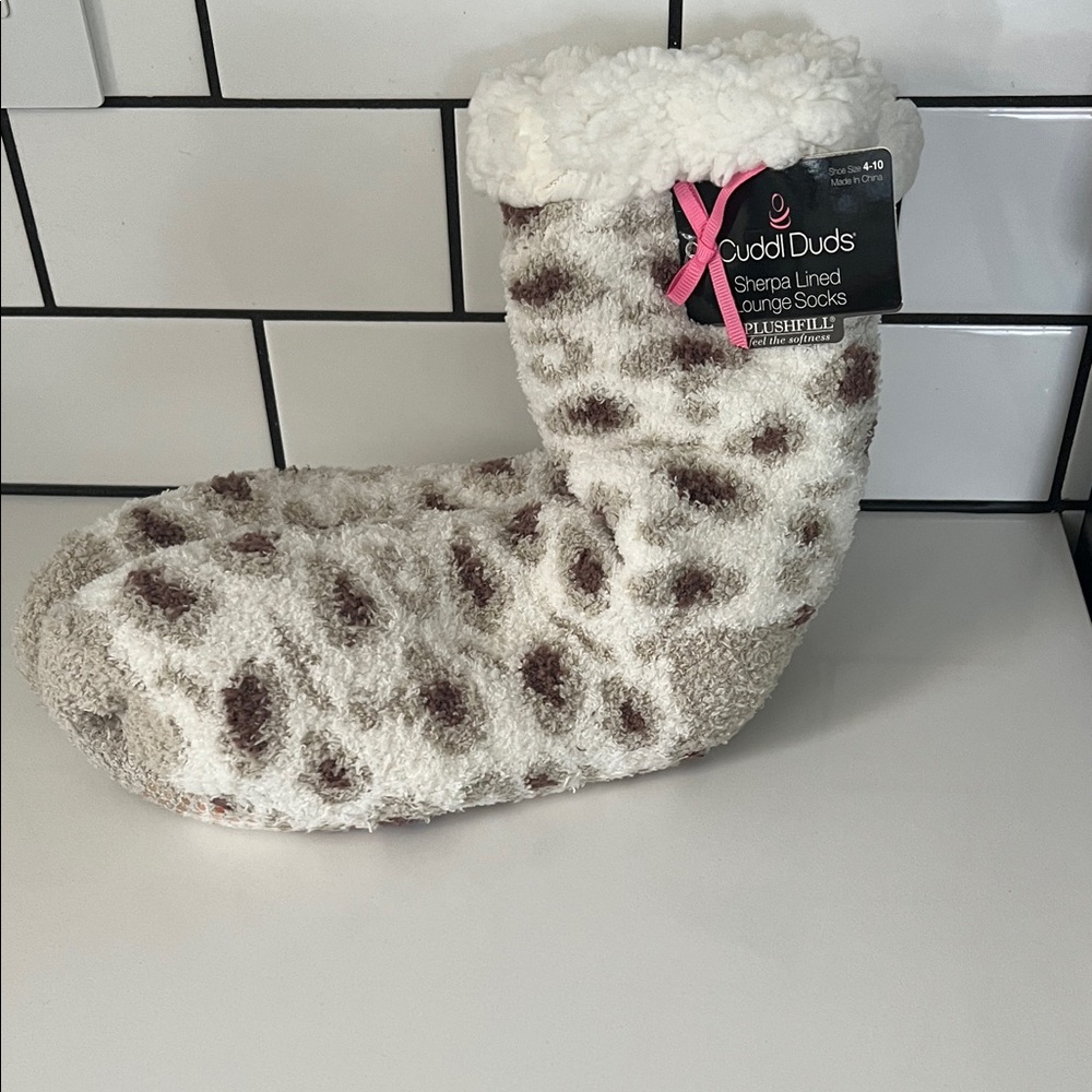 Cuddl Duds Cream and Sherpa Lounge Socka
